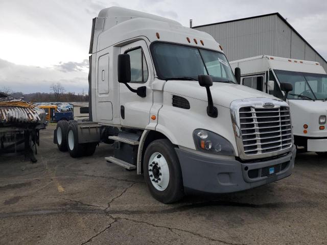  Salvage Freightliner Cascadia 1