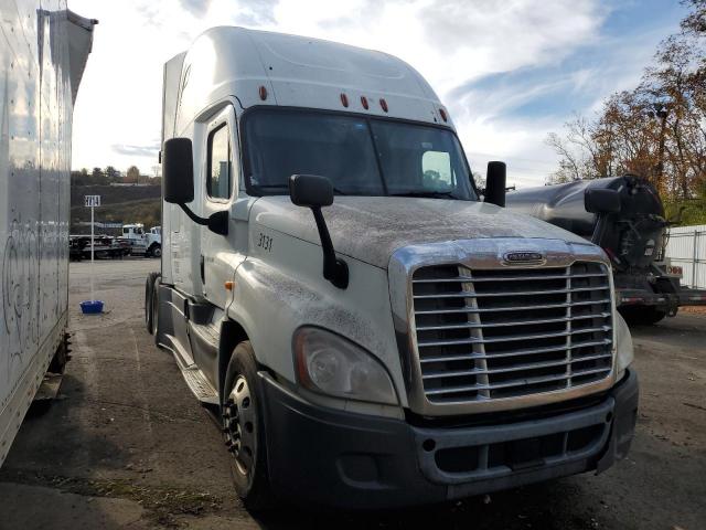  Salvage Freightliner Cascadia 1