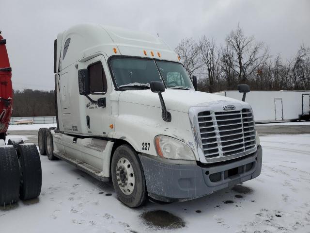  Salvage Freightliner Cascadia 1