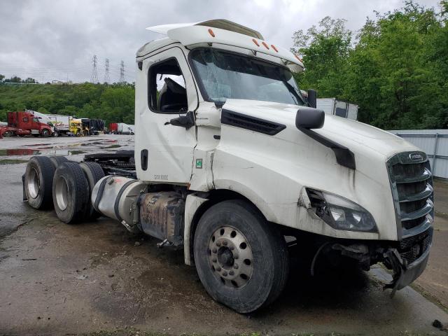  Salvage Freightliner Cascadia 1