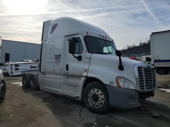 Salvage Freightliner Cascadia 1