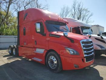  Salvage Freightliner Cascadia 1