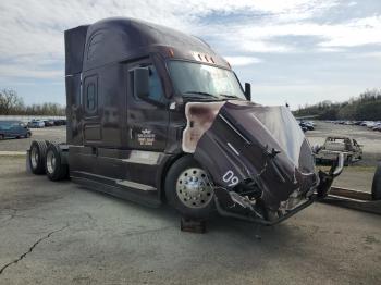  Salvage Freightliner Cascadia 1