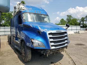 Salvage Freightliner Cascadia 1