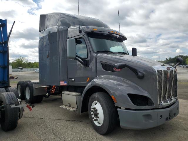  Salvage Peterbilt Tractor 579