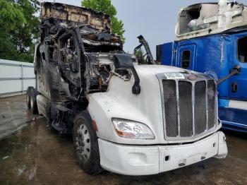  Salvage Peterbilt 579