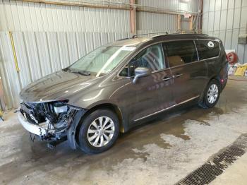  Salvage Chrysler Pacifica