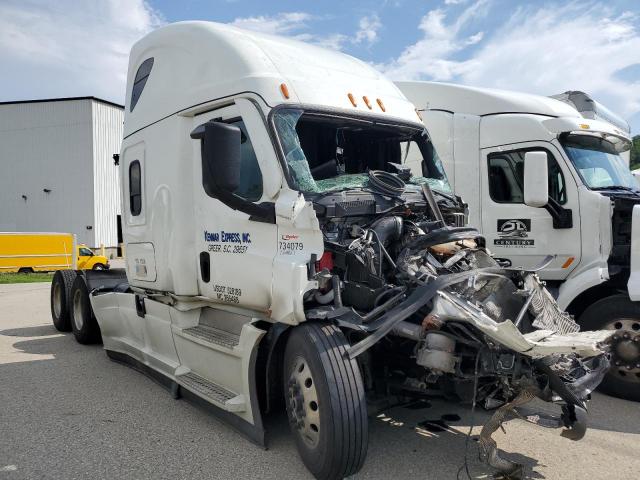  Salvage Freightliner Cascadia 1