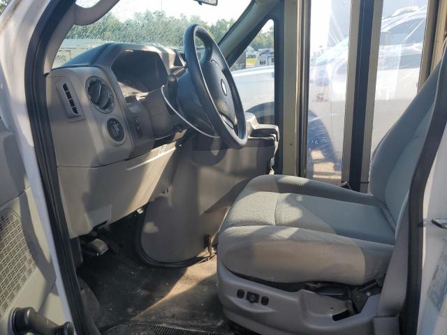 Ford Econoline E450 Super Duty Cutaway Van Image 5