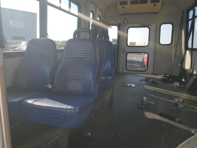 Ford Econoline E450 Super Duty Cutaway Van Image 10