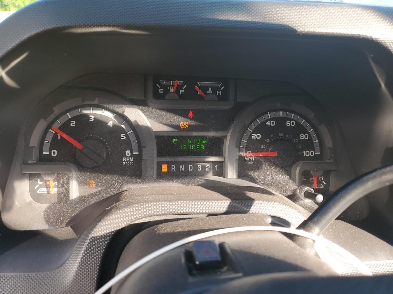 Ford Econoline E450 Super Duty Cutaway Van Image 3