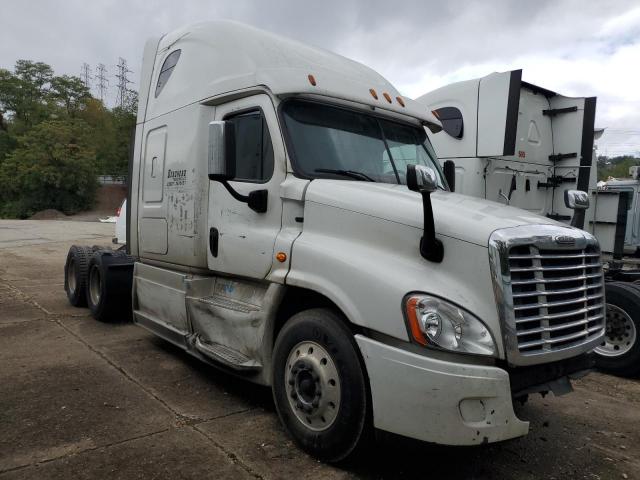  Salvage Freightliner Cascadia 1