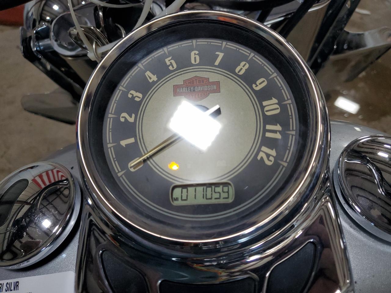 Harley-Davidson Fl Heritage Softail Classic Image 4