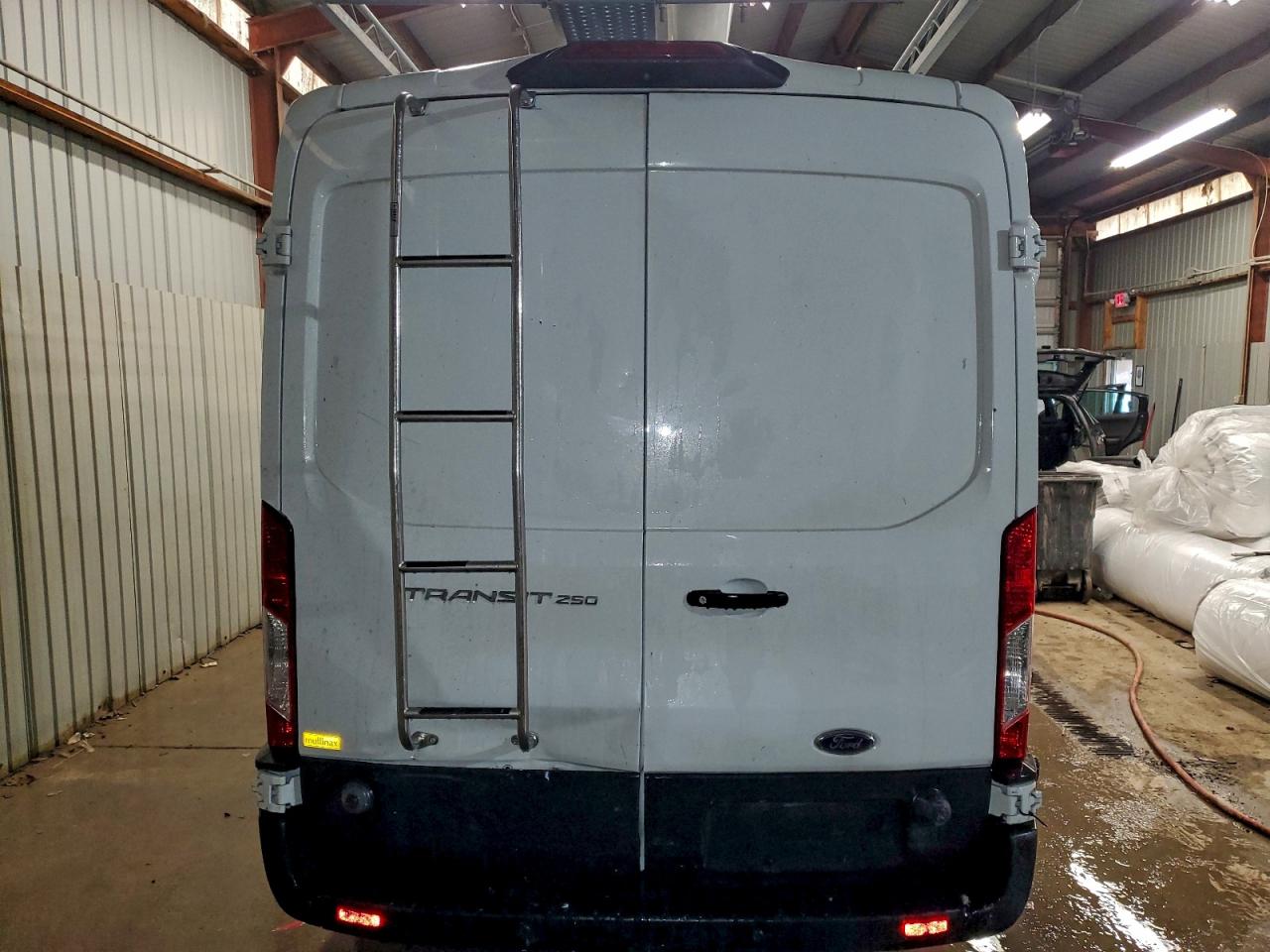 Ford Transit T-250 Image 10