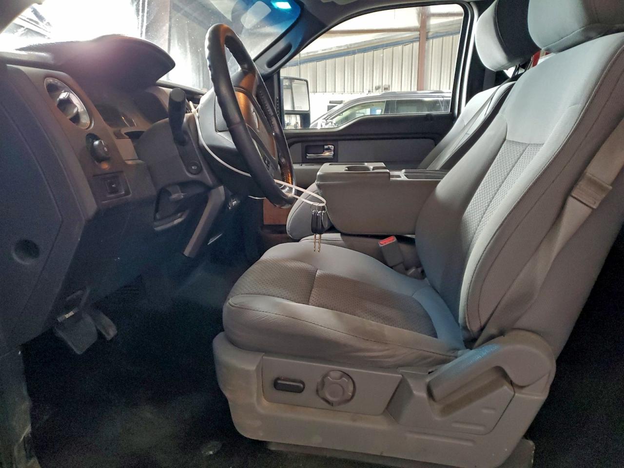 Ford F-150 Supercrew Image 5