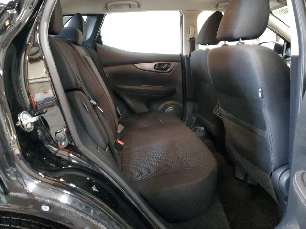 Nissan Rogue S Image 3