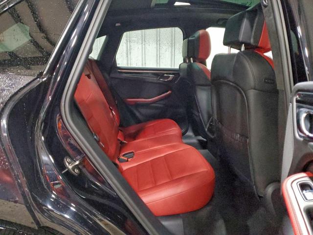 Porsche Macan Turbo Image 9