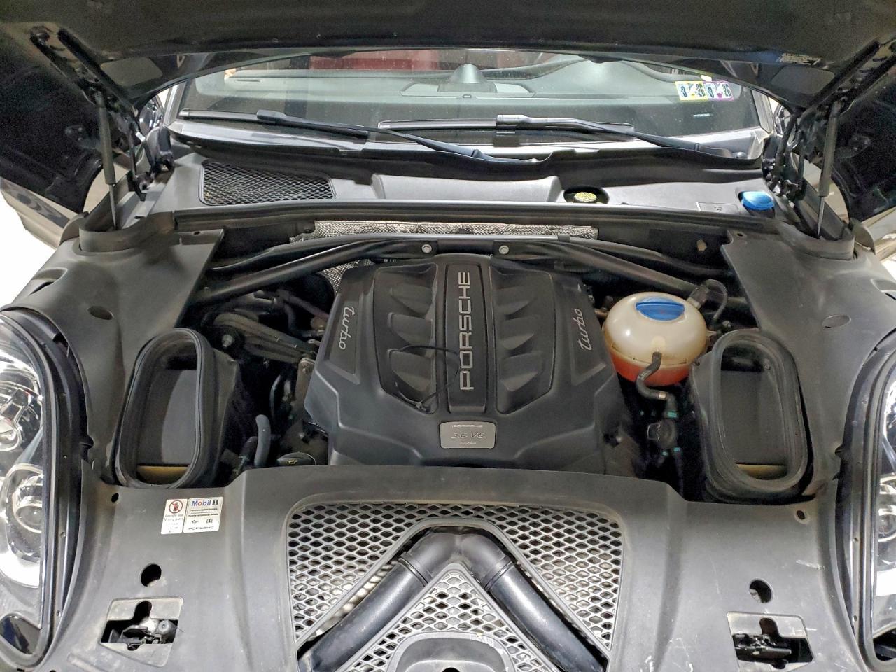 Porsche Macan Turbo Image 13