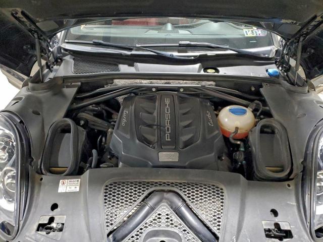 Porsche Macan Turbo Image 13