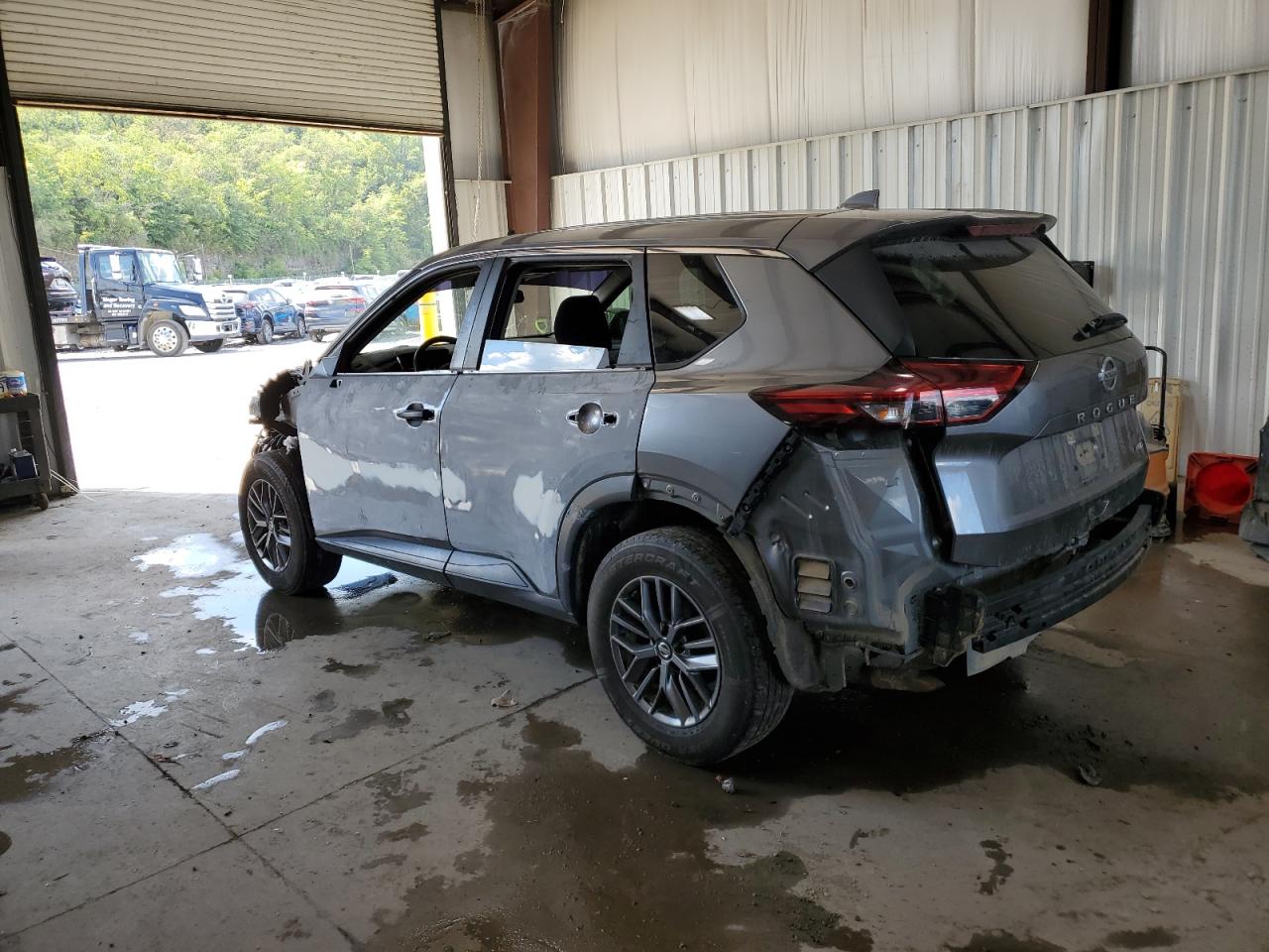 Nissan Rogue S Image 3