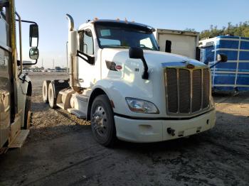  Salvage Peterbilt 579