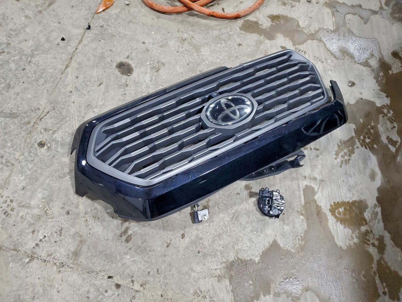 Toyota Tacoma Double Cab Image 11