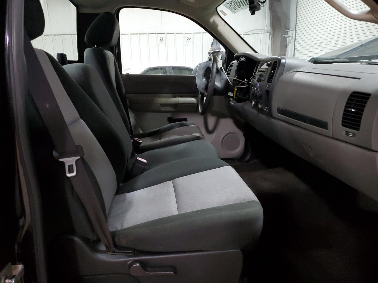 Chevrolet Silverado C1500 Image 11