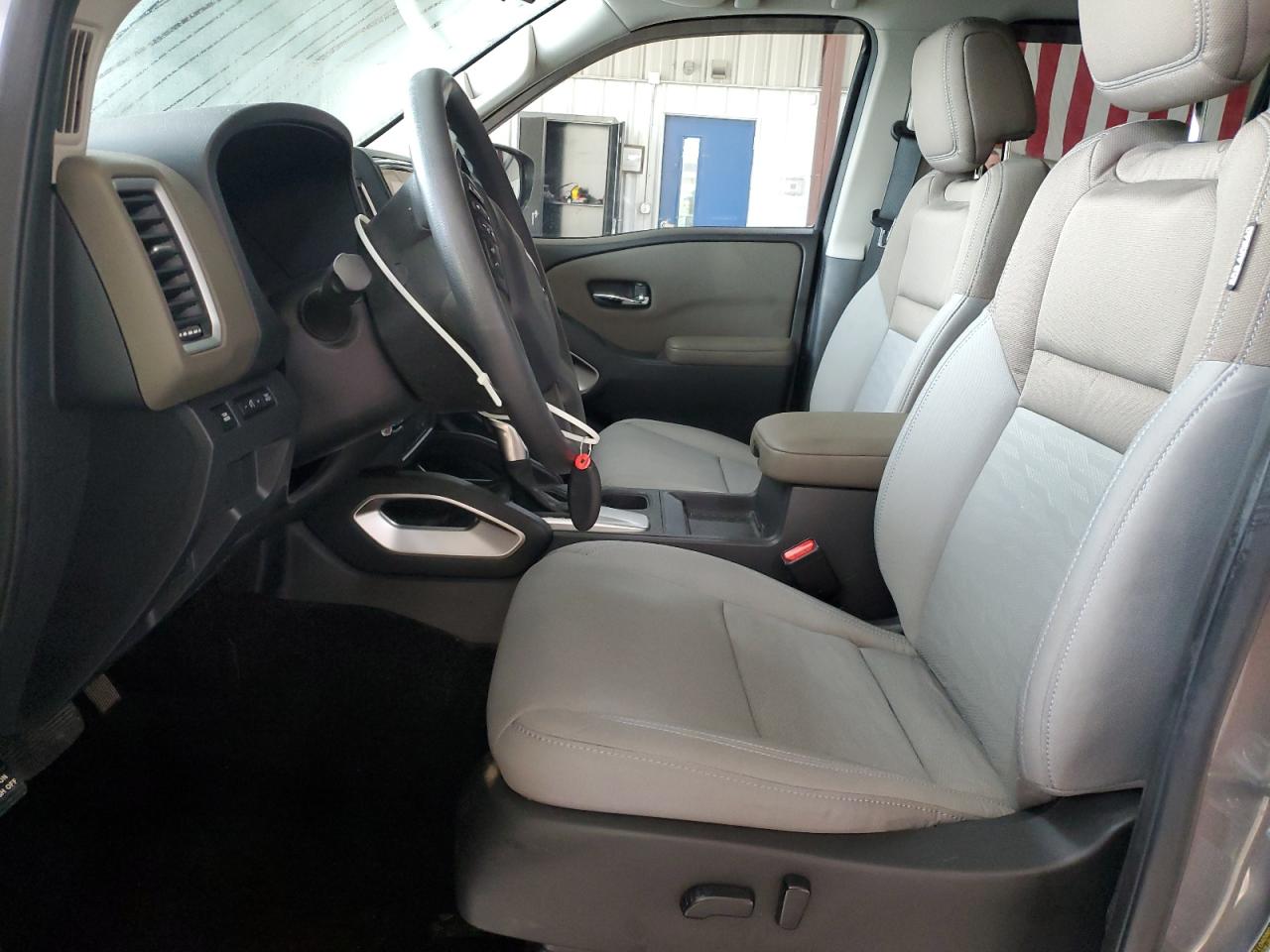 Nissan Frontier S Image 9