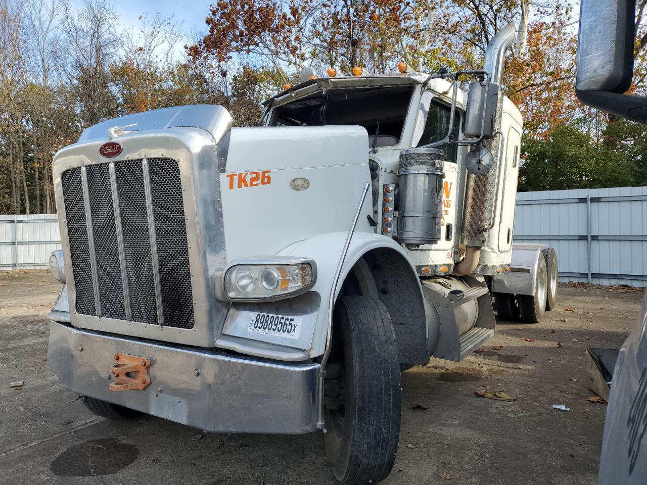 Peterbilt Tractor 389 Image 8