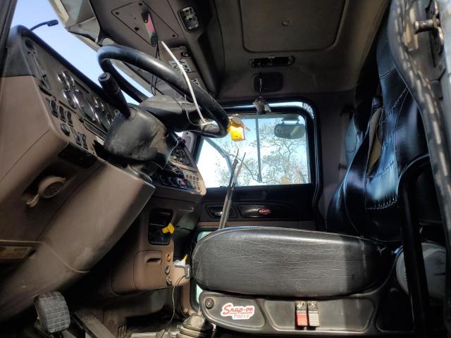 Peterbilt Tractor 389 Image 4