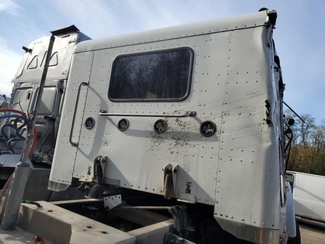 Peterbilt Tractor 389 Image 2