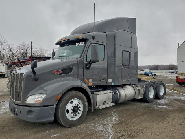 Peterbilt Tractor 579 Image 9