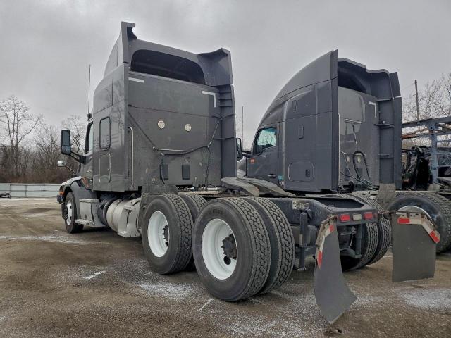 Peterbilt Tractor 579 Image 2