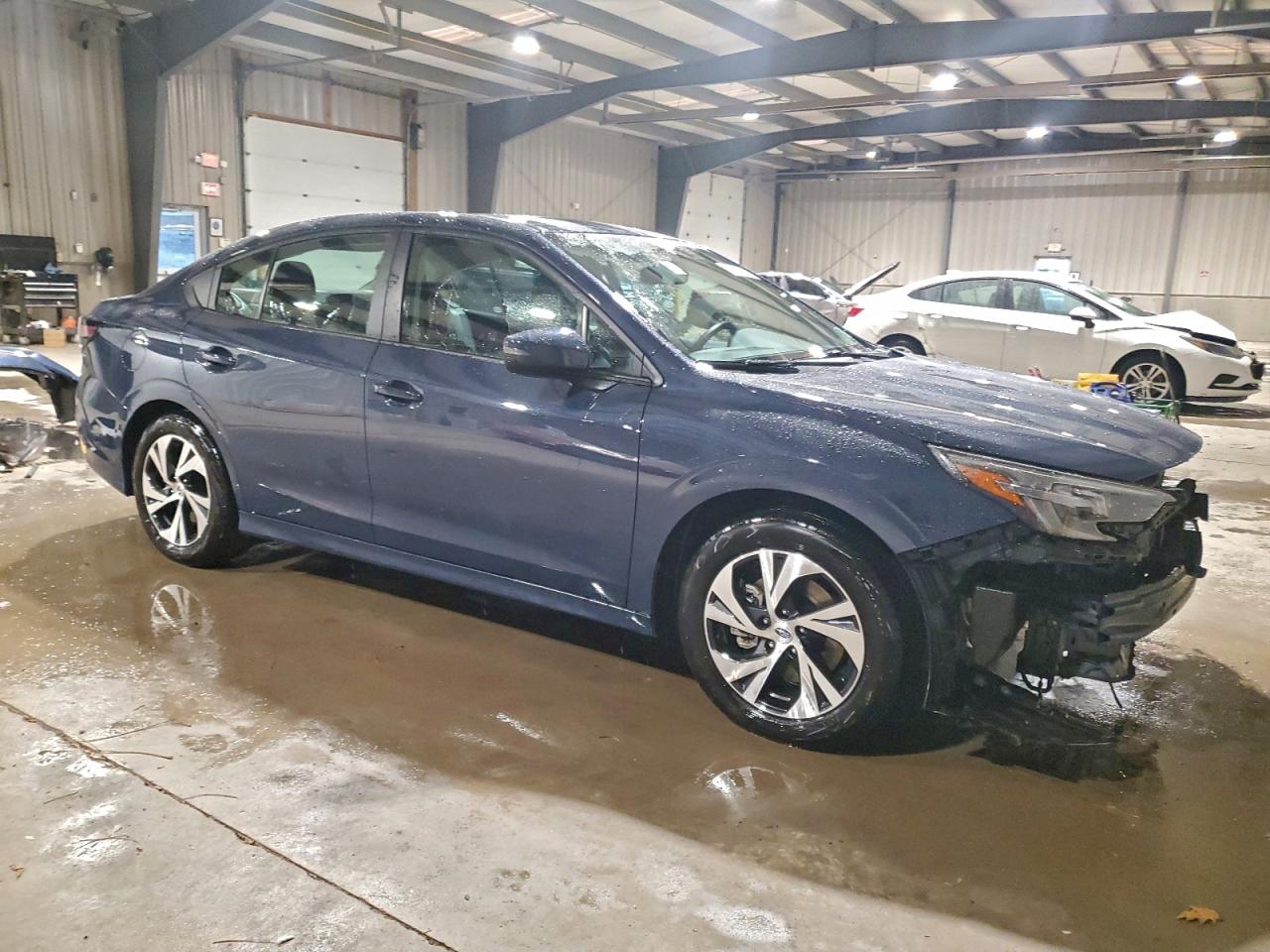 Subaru Legacy Premium Image 4