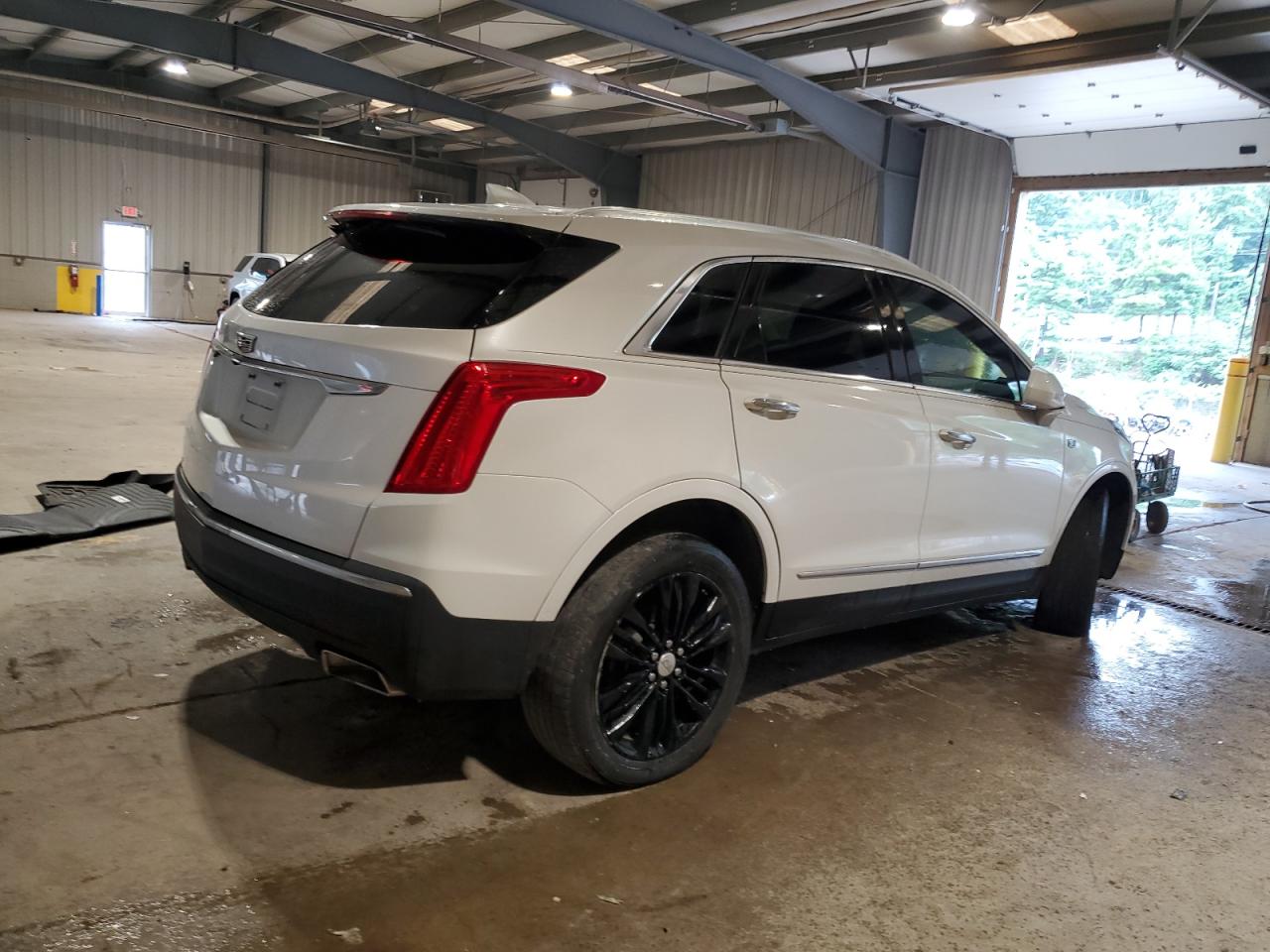 Cadillac XT5 Luxury Image 3