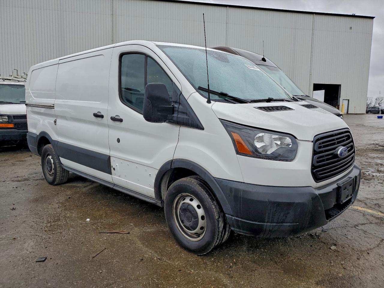 Ford Transit T-250 Image 4