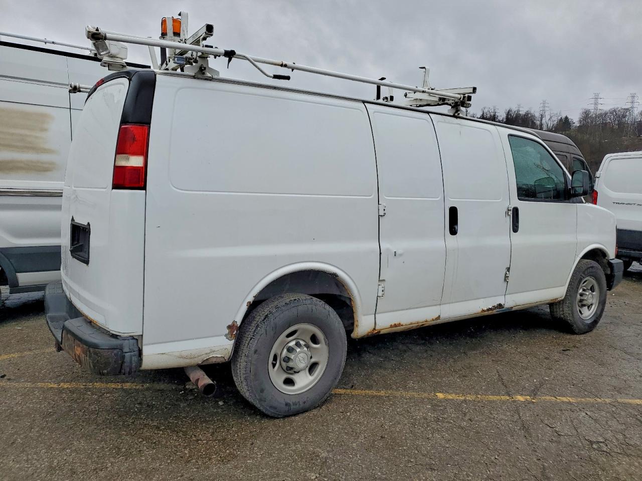 Chevrolet Express Image 4
