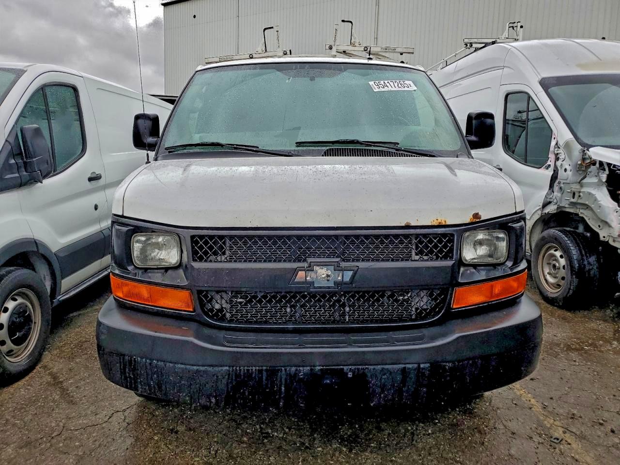 Chevrolet Express Image 6