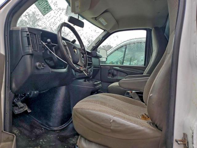 Chevrolet Express Image 9