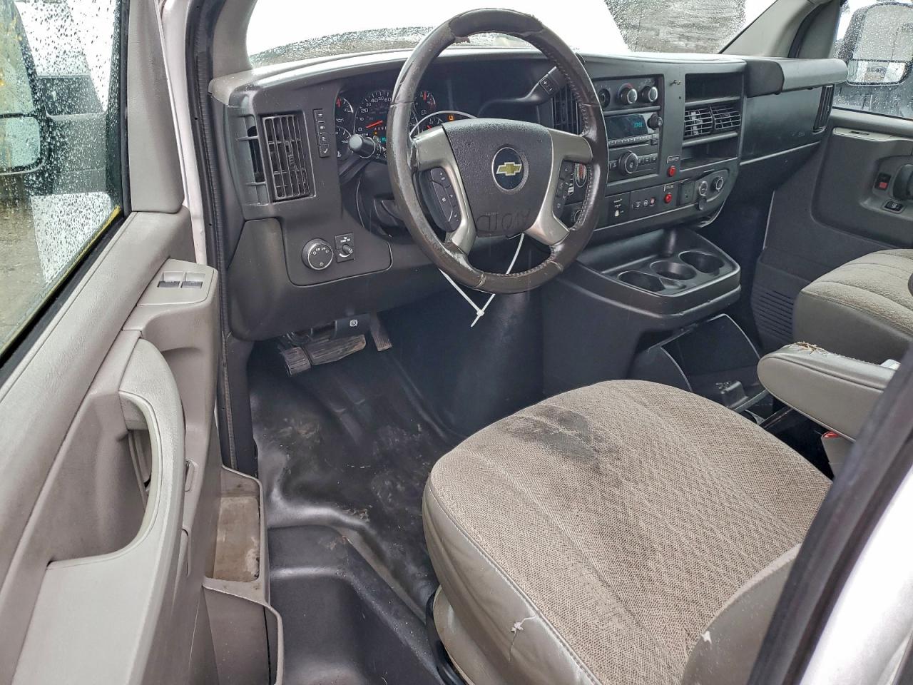 Chevrolet Express Image 7