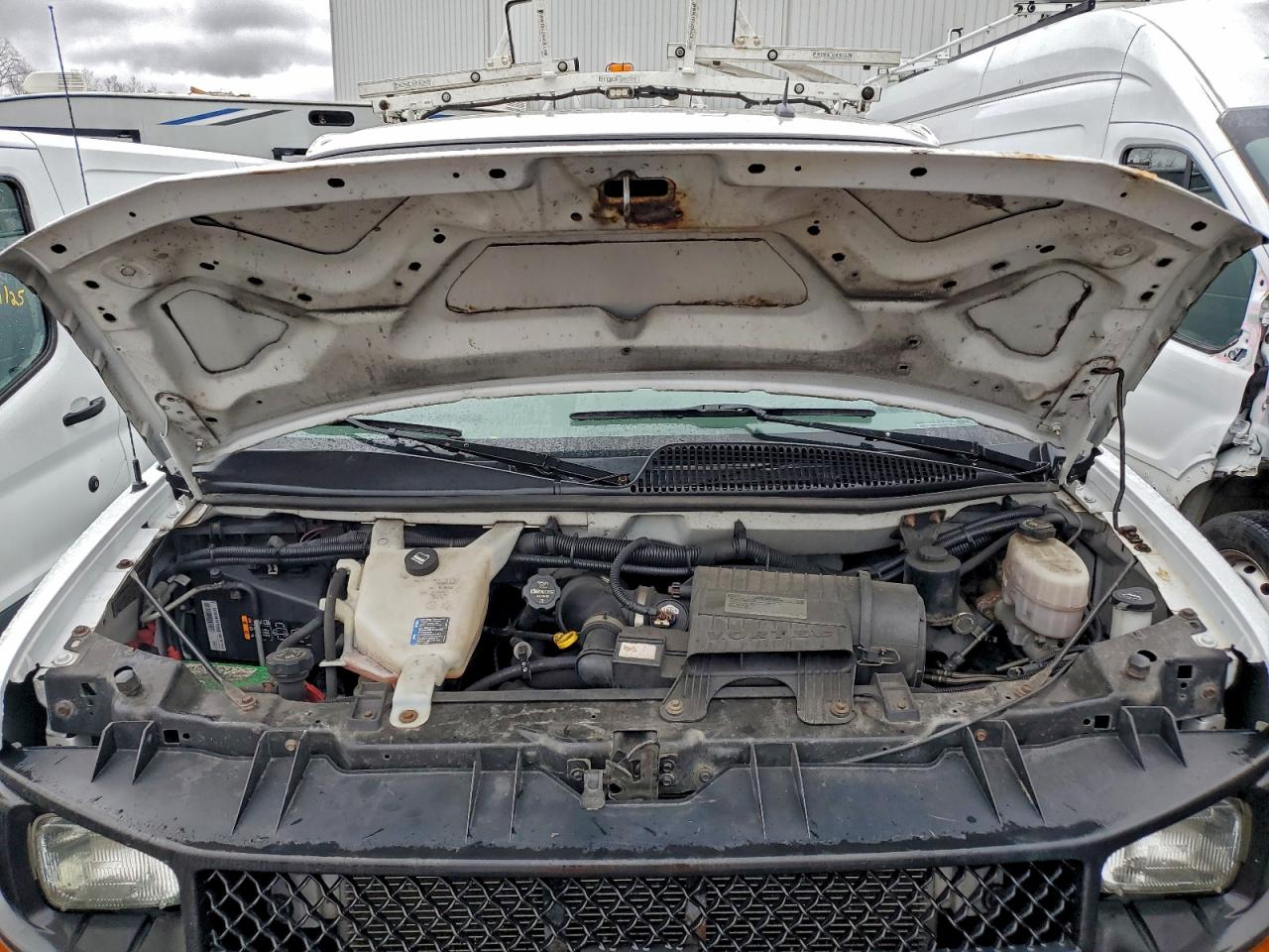 Chevrolet Express Image 10