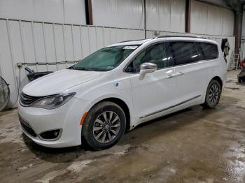  Salvage Chrysler Pacifica