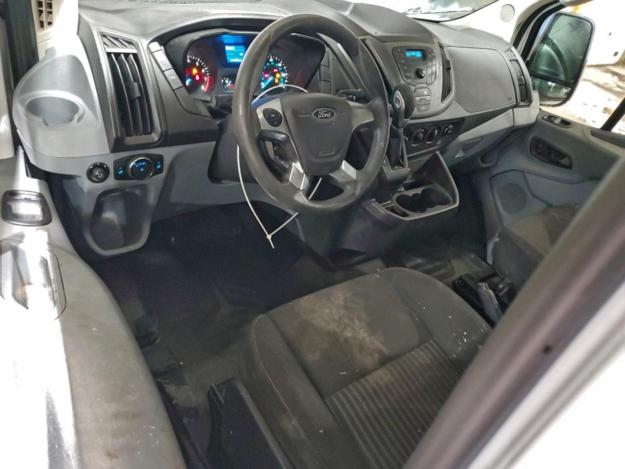 Ford Transit T-150 Image 6