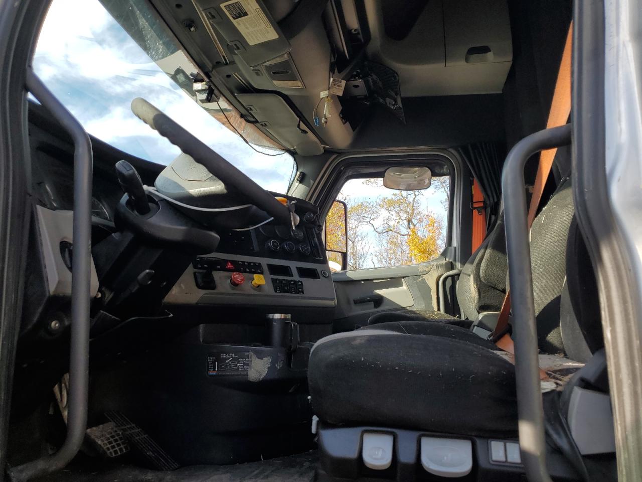 Freightliner Cascadia 1 Image 5