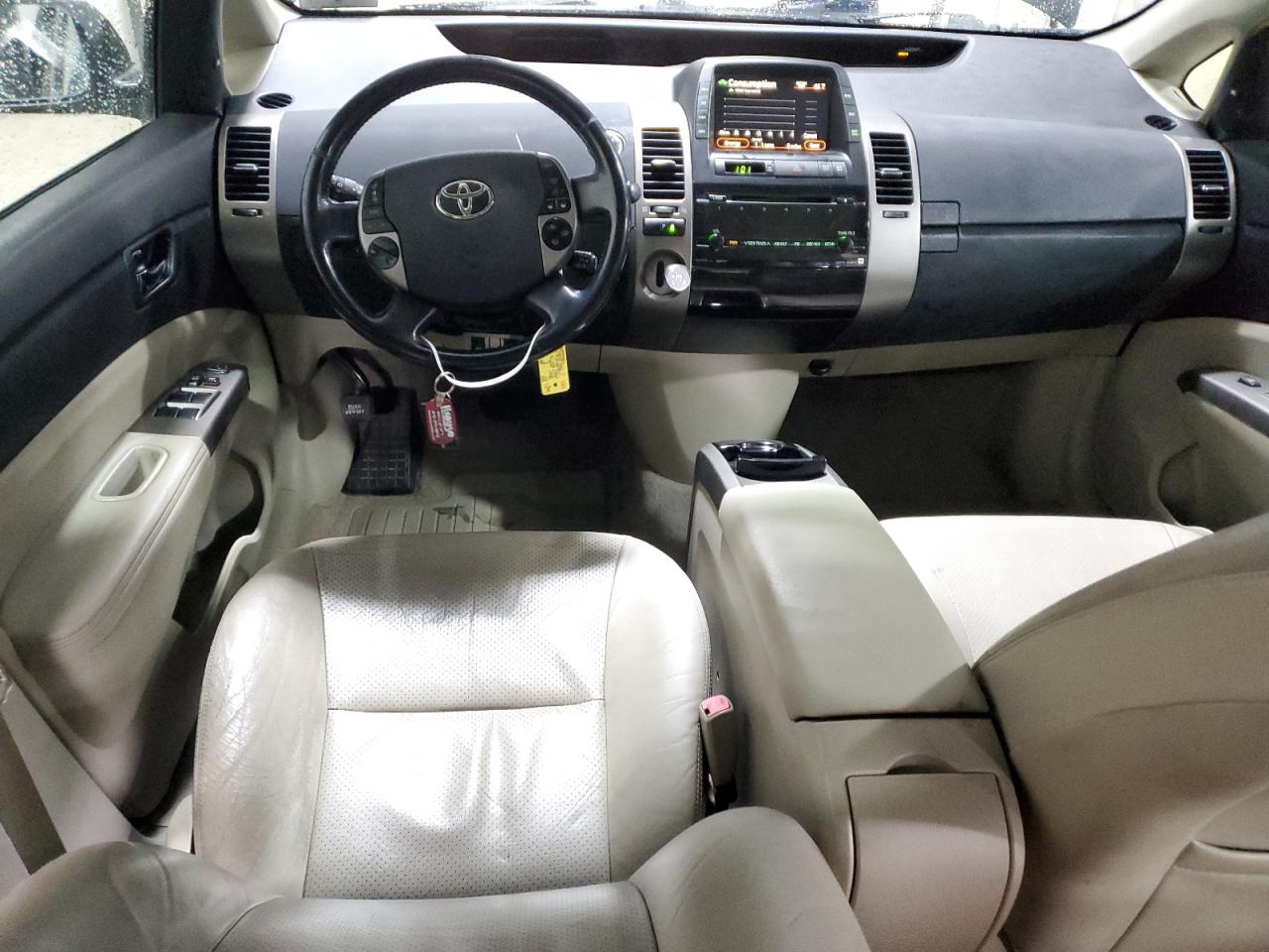 Toyota Prius Image 11