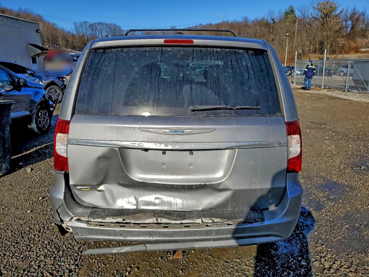 Chrysler Minivan Touring Image 12