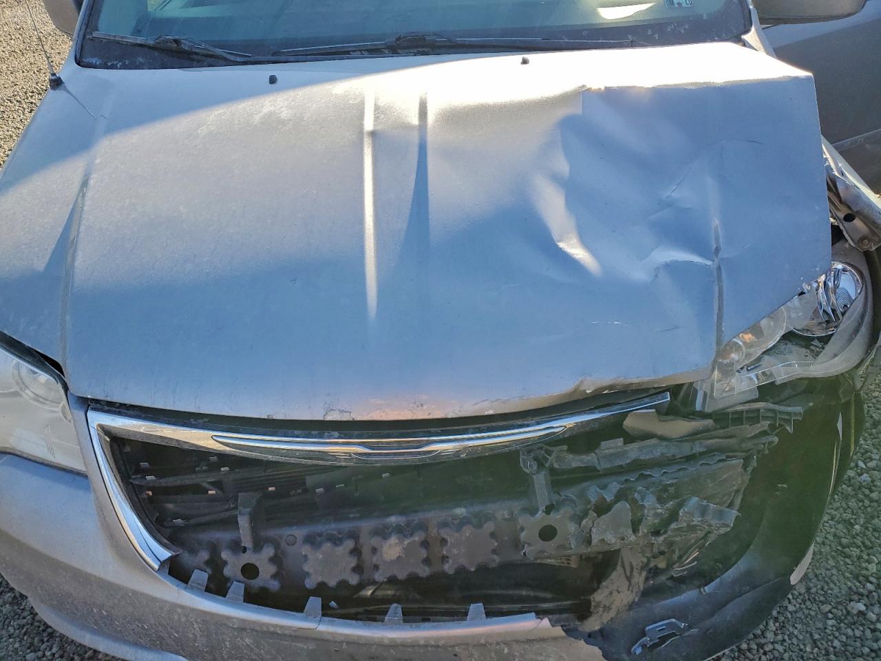 Chrysler Minivan Touring Image 9