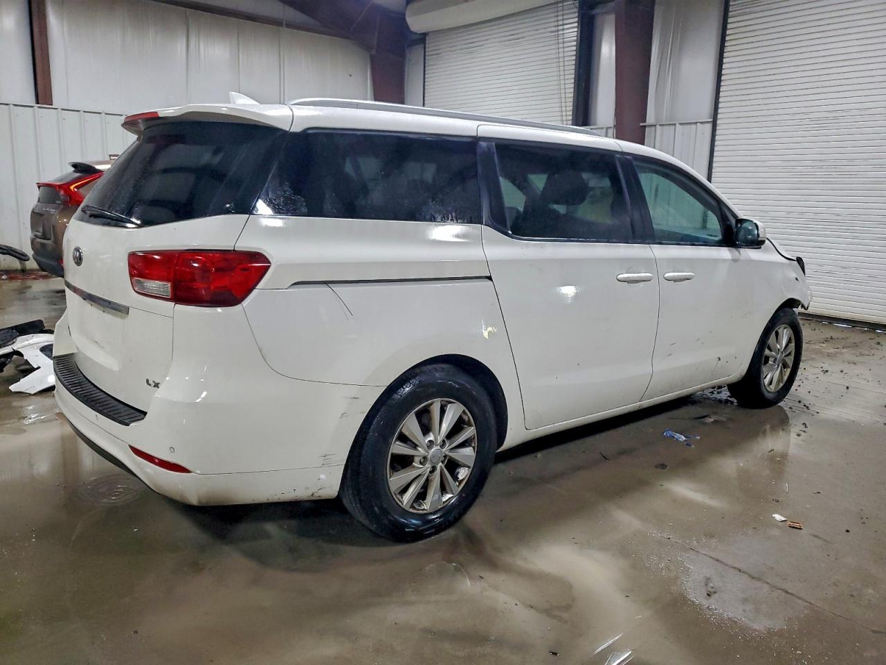 Kia Sedona Lx Image 4