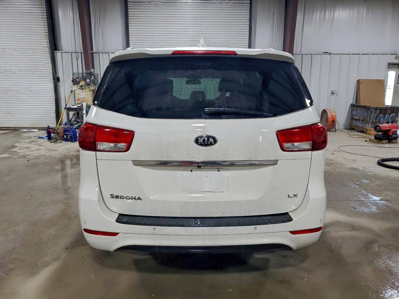 Kia Sedona Lx Image 8