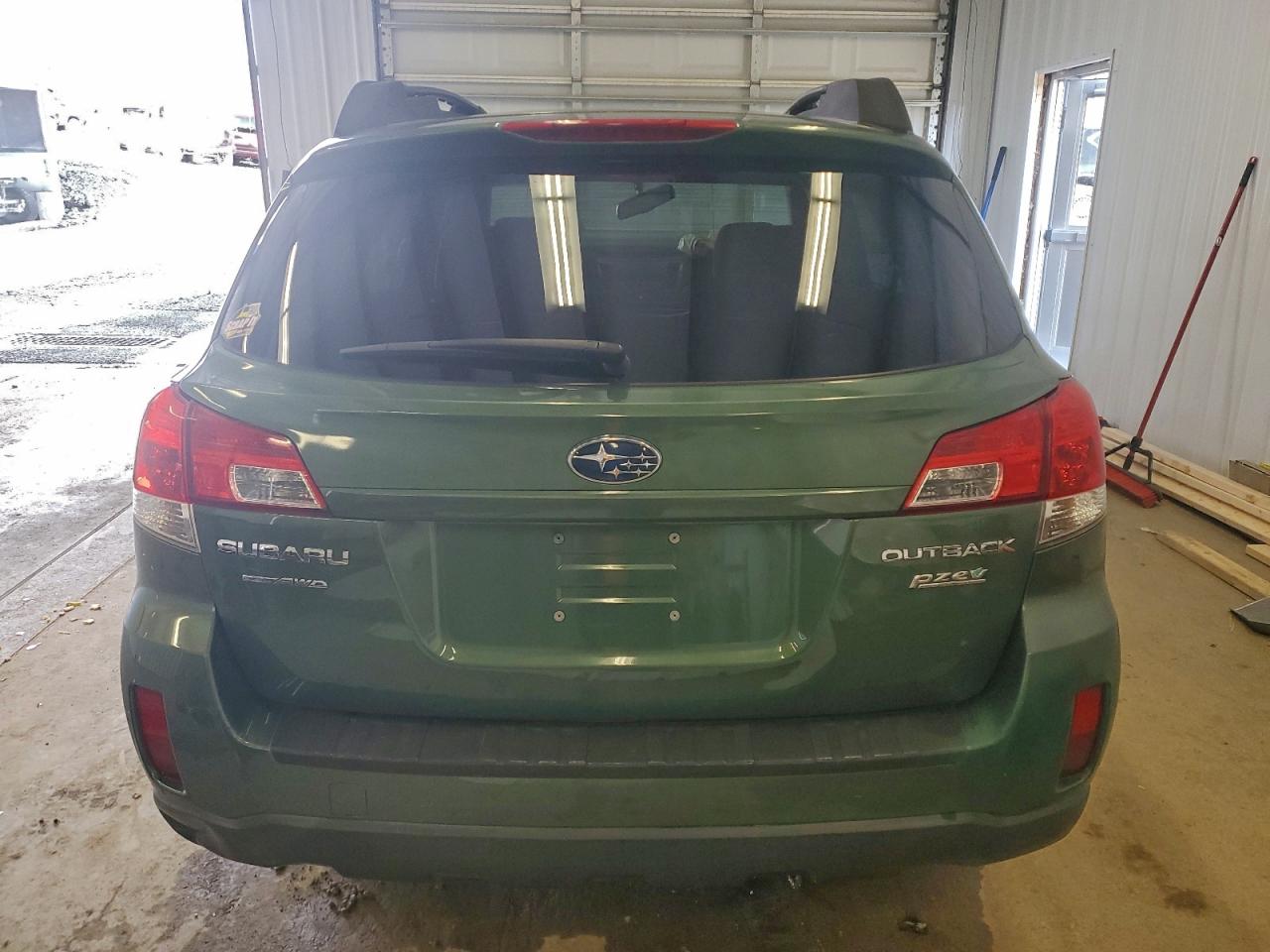 Subaru Outback 2.5i Premium Image 6